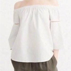 Abercrombie & Fitch off-should top size M